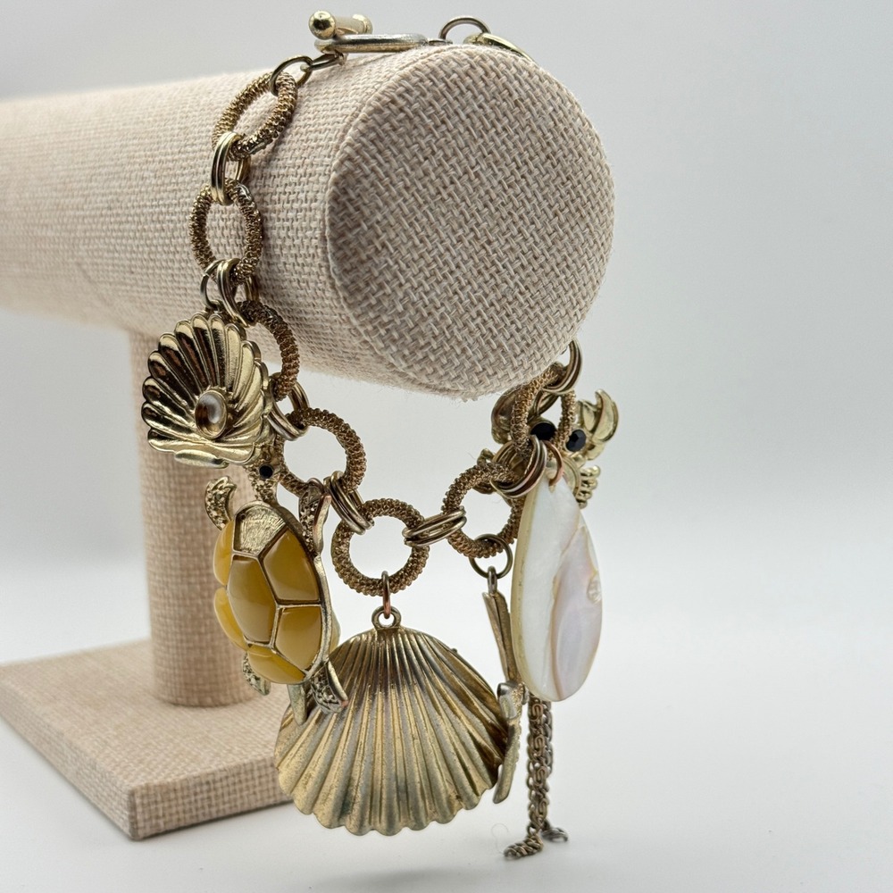 Gold Tone Coastal Beachy Quirky Sea Life Shell Turtle Charm Bracelet OS Gold